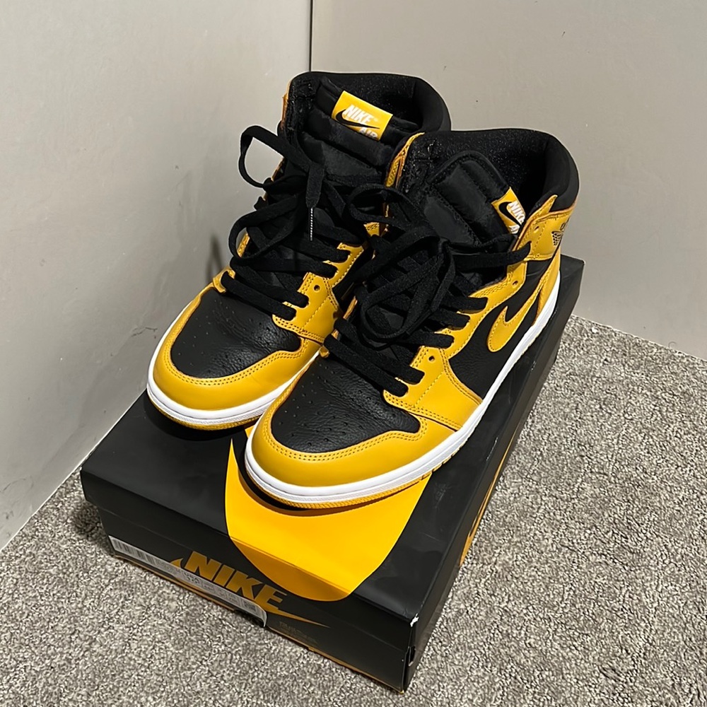 Worn on three occasions; gently used Air Jordan 1 High Og Pollen Men Size 10.5